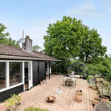 3 Bedroom Gorgeous In Hébergement de vacances Hornbæk
